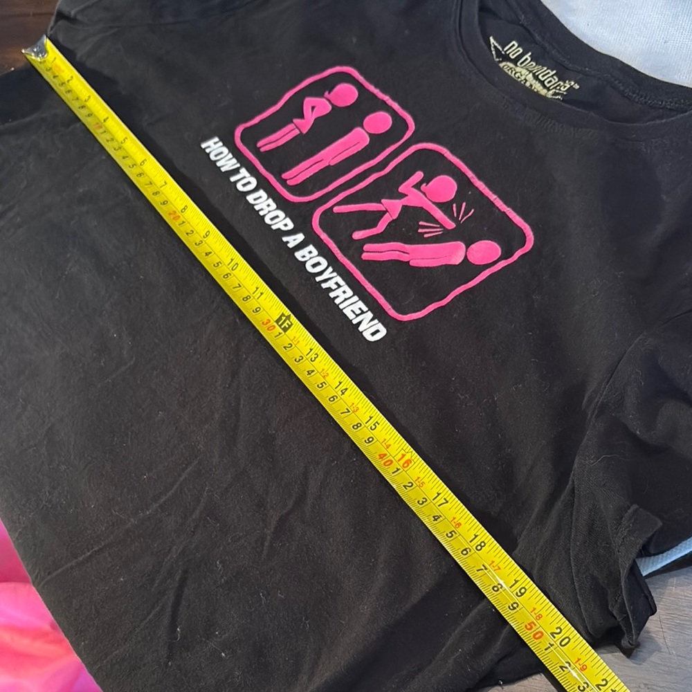 No Boundaries “How to drop a boyfriend” Pink generic people Graphic T-Shirt - Picture 5 of 6